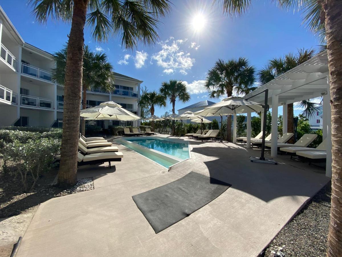 Grace Bay Suites Bagian luar foto