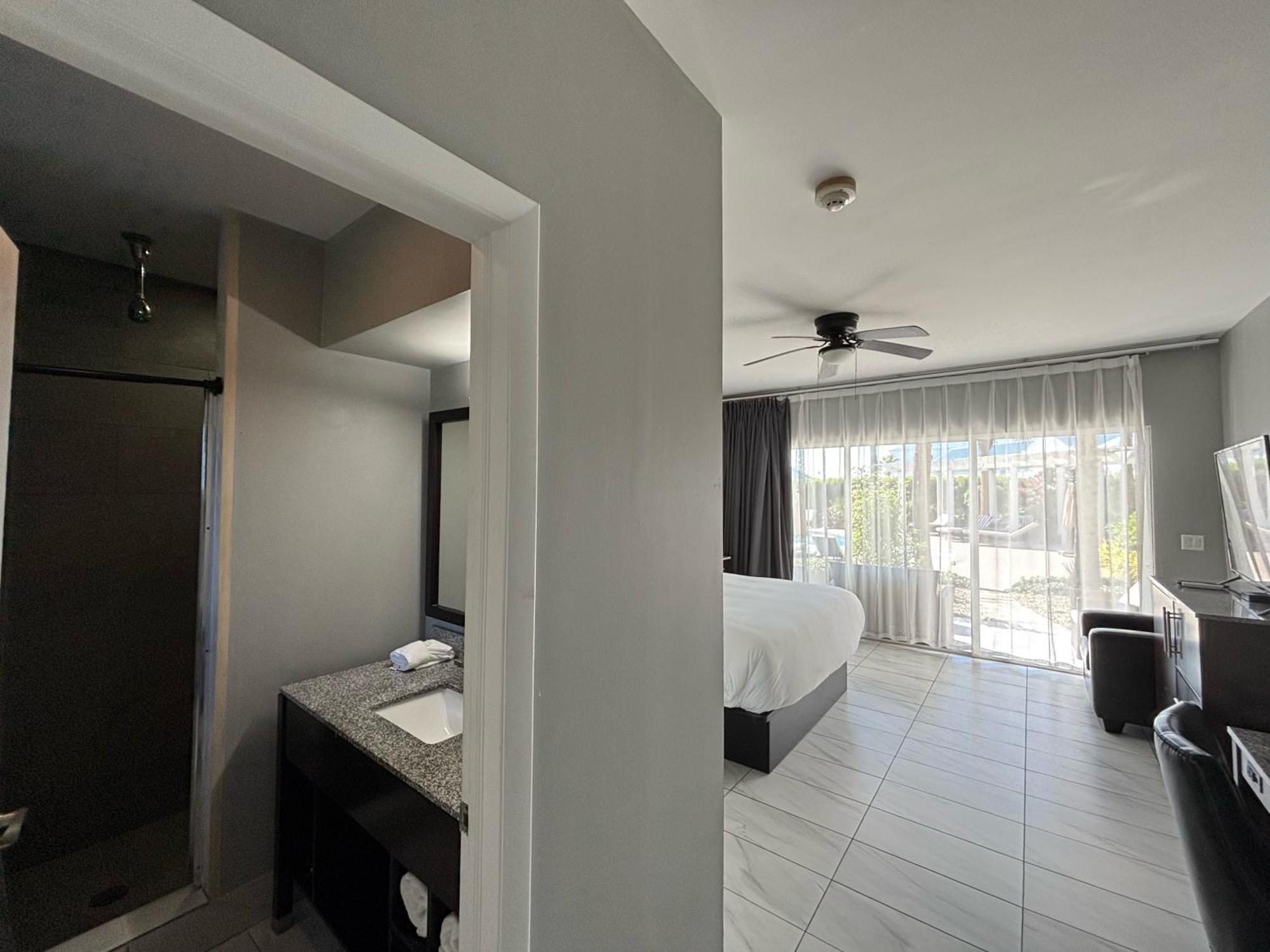 Grace Bay Suites Bagian luar foto
