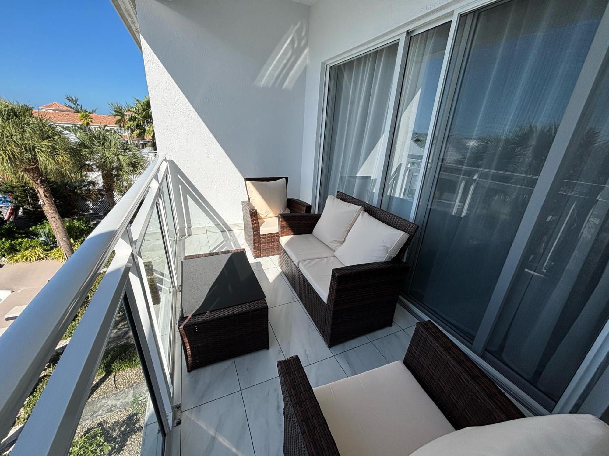 Grace Bay Suites Bagian luar foto