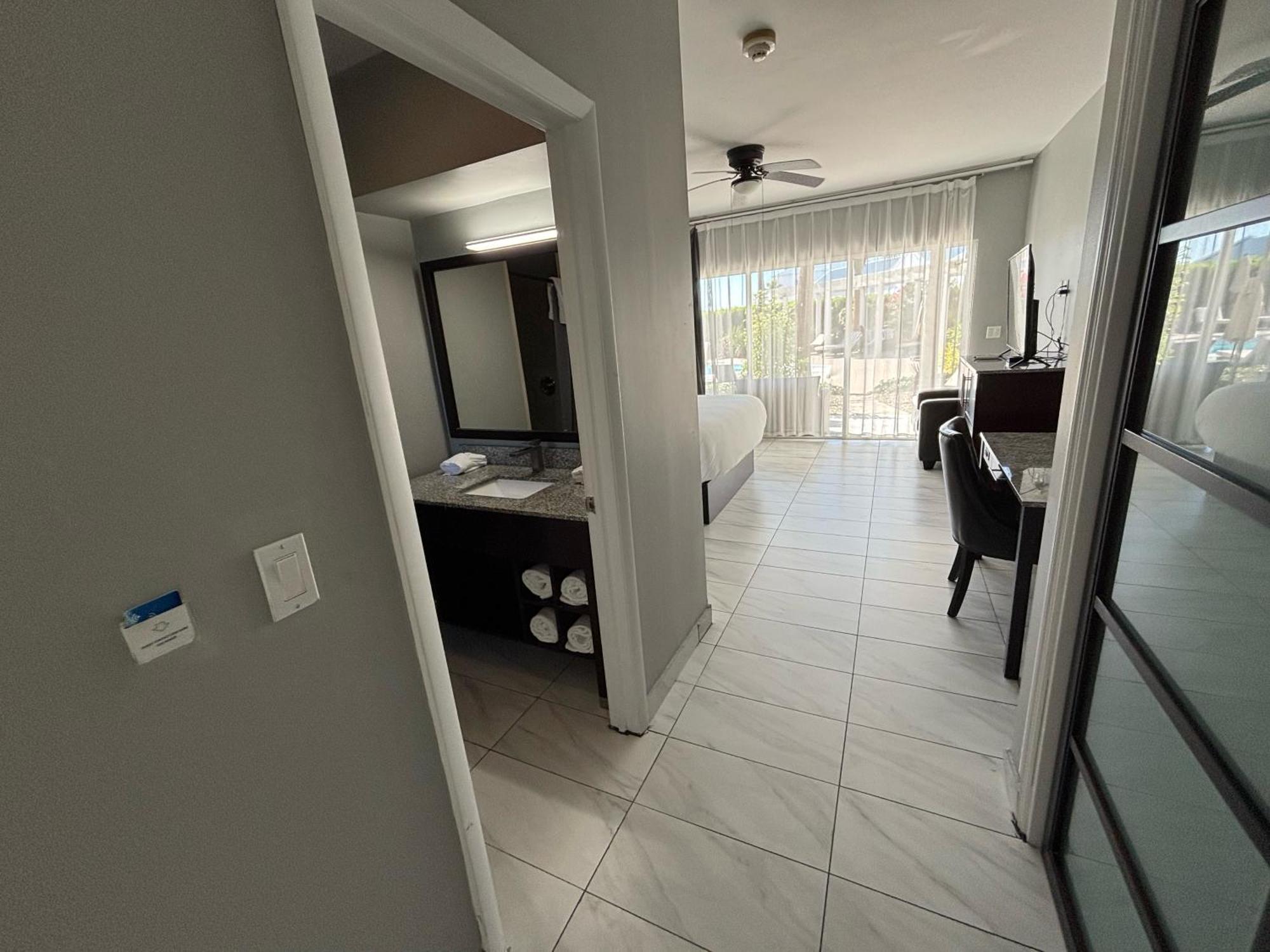 Grace Bay Suites Bagian luar foto