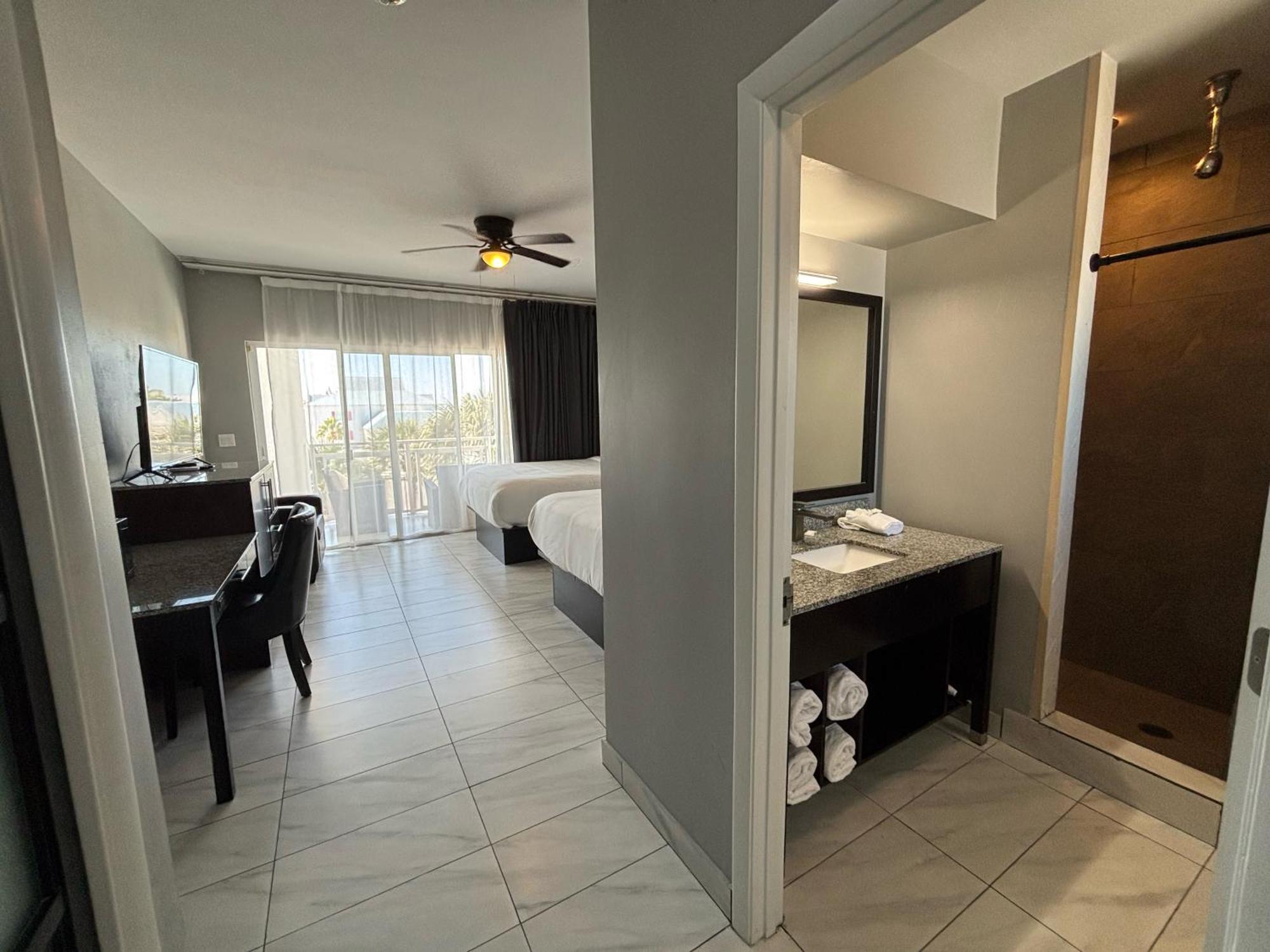 Grace Bay Suites Bagian luar foto