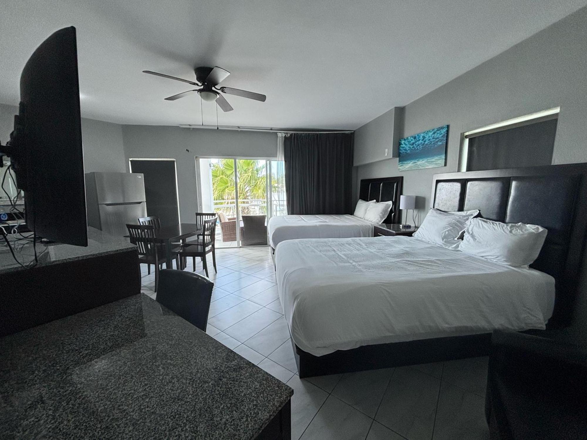 Grace Bay Suites Bagian luar foto