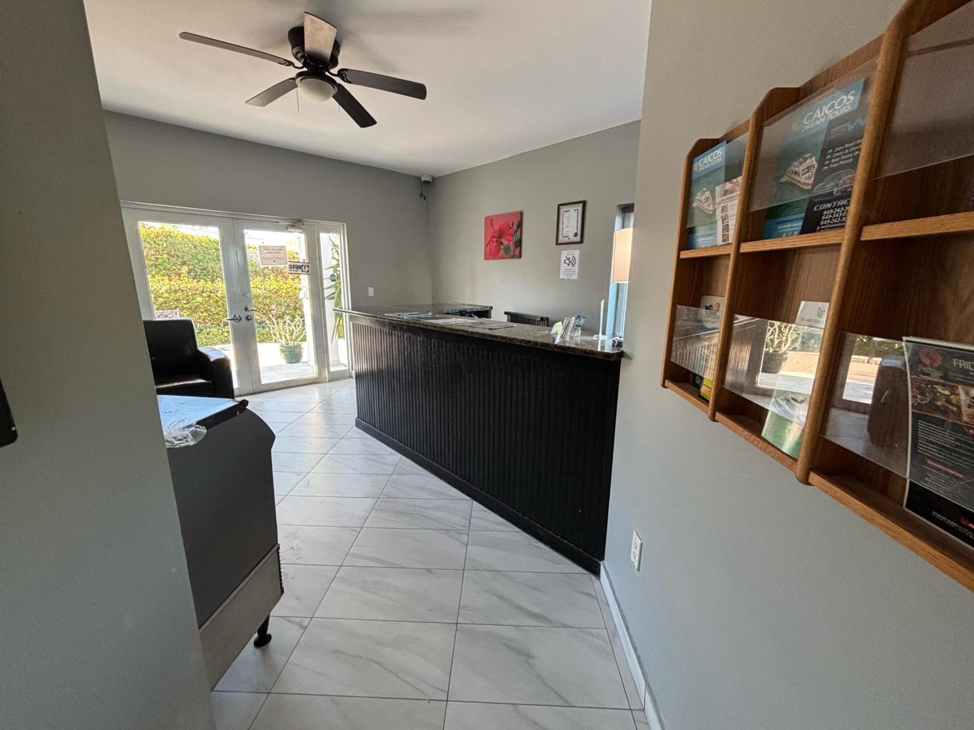 Grace Bay Suites Bagian luar foto